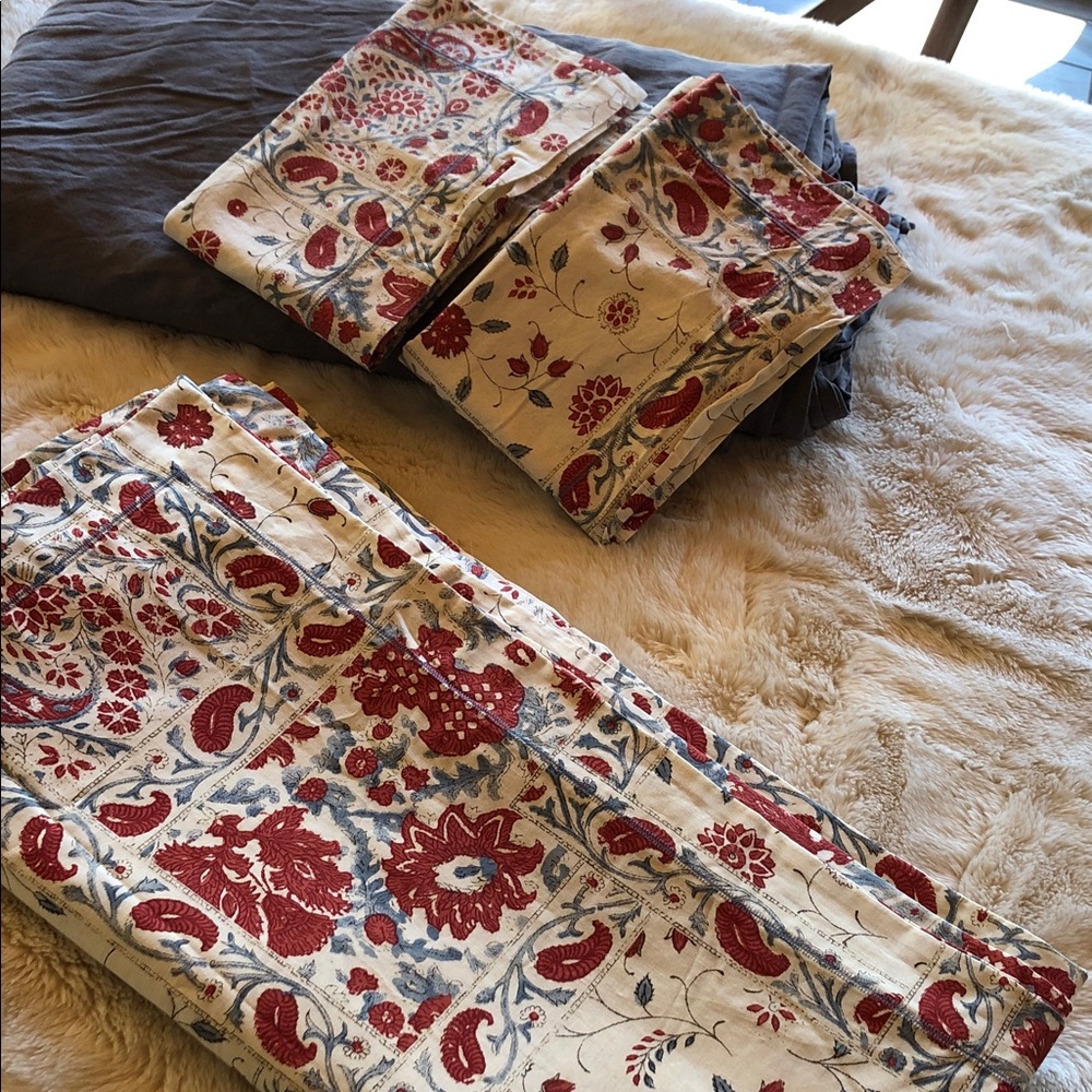Lauren Ralph Lauren Red and Gray Floral Cotton Queen comforter cover - Picture 5 of 8